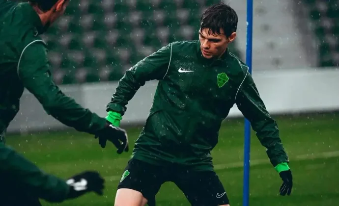 El Elche se encierra en el estadio pendiente de John y Bigas