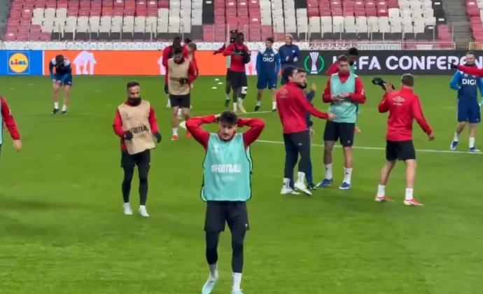 Pathé Ciss se ejercita con aparente normalidad en el Samsun Arena