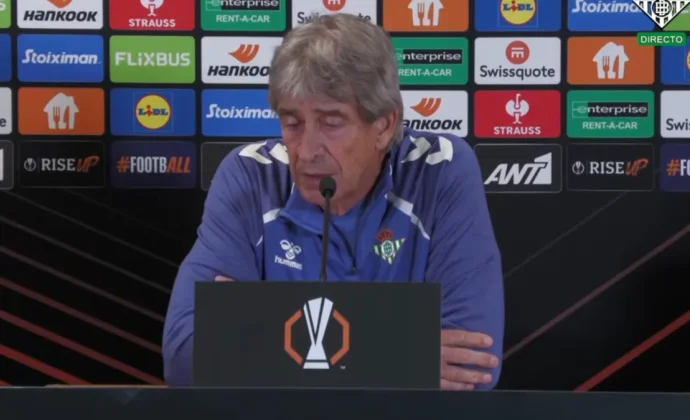 Pellegrini atiende en la previa del Panathinaikos. La rueda de prensa sufre un corte durante su emisión