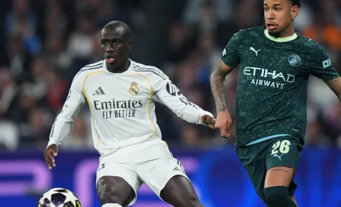 Mendy duró 45 minutos y pidió el cambio por molestias