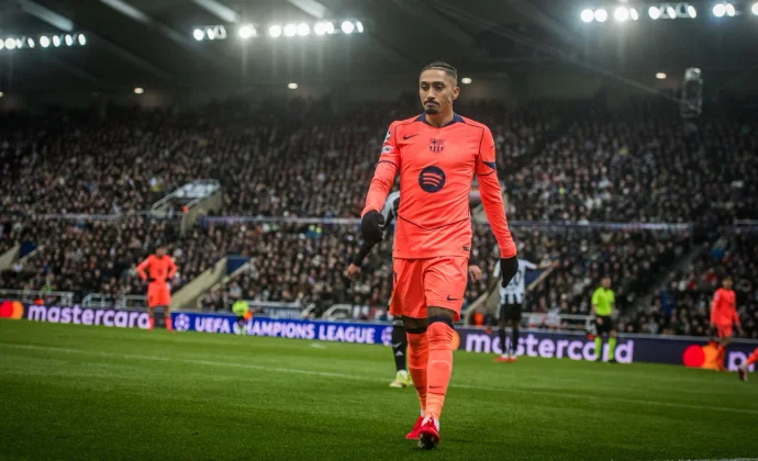 Mundo Deportivo apunta un posible descanso para Bernal, Raphinha y Lewandowski