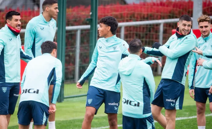 Unai Gómez pisa césped al margen. Paredes y Nico Williams, en el gimnasio