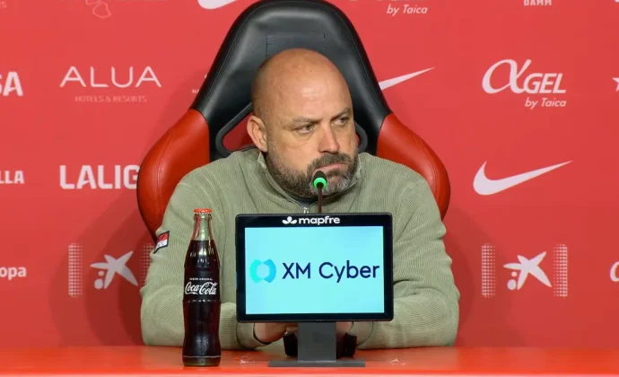 Manolo se muerde la lengua con el arbitraje y analiza la derrota