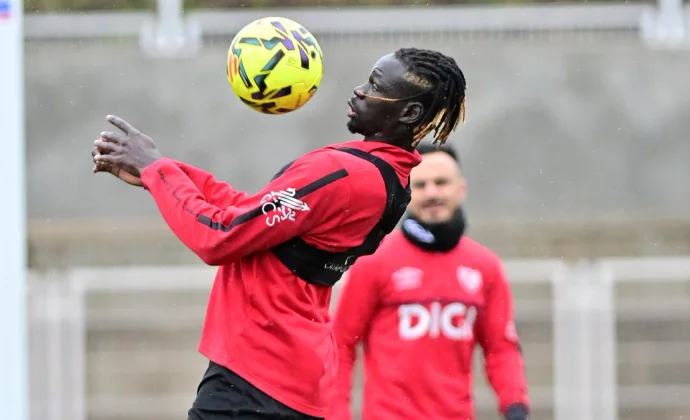 Pathé Ciss se ejercita con aparente normalidad antes de recibir al Levante
