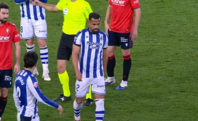 Yangel Herrera se retiró con molestias a los cinco minutos de entrar