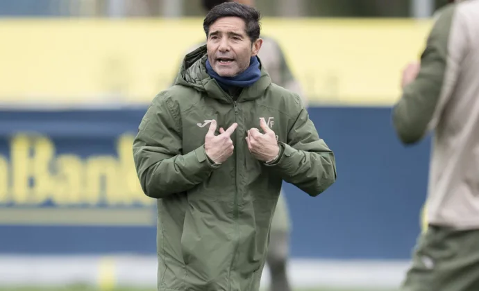 El Villarreal arranca la semana sin Ayoze, que esconde una lesión muscular