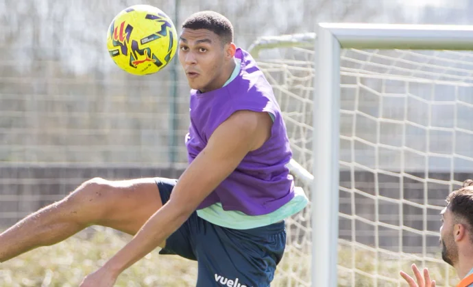 Unai Gómez y Sannadi empiezan la semana con el grupo