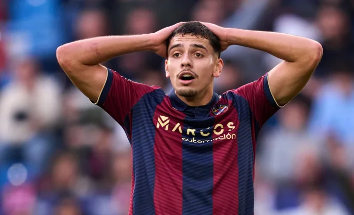 Matías Moreno ve su quinta tarjeta amarilla y se pierde la visita del Real Oviedo