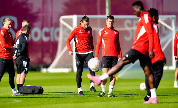 Vlachodimos gestiona las cargas y Kike Salas sigue al margen