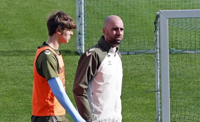 El Celta vuelve al trabajo con Jutglà al margen, por una conmoción leve