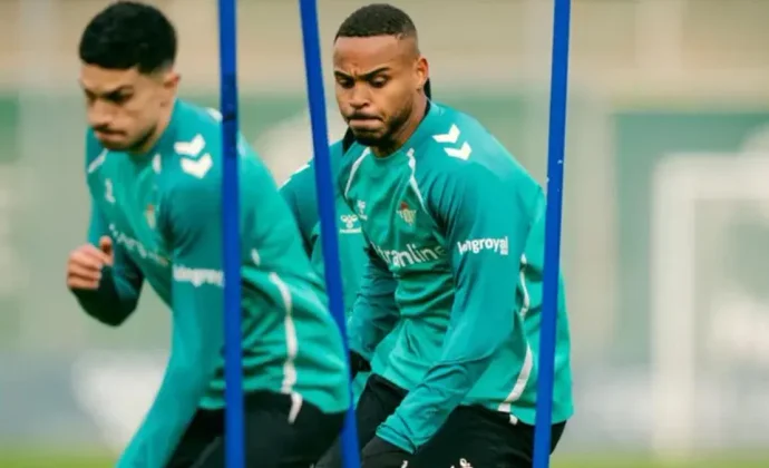 Natan vuelve al grupo y Llorente repite un día más con normalidad