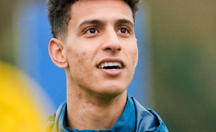 Almada prueba con Thiago y Chaira en las bandas