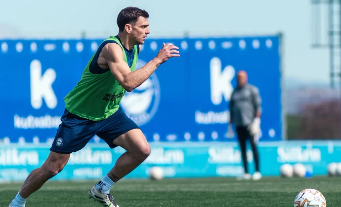 Carlos Protesoni, única baja a dos días del partido