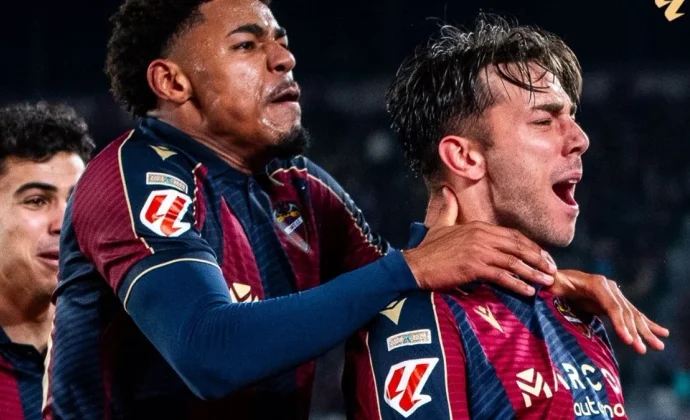 El Levante apaga el farolillo y pone las largas