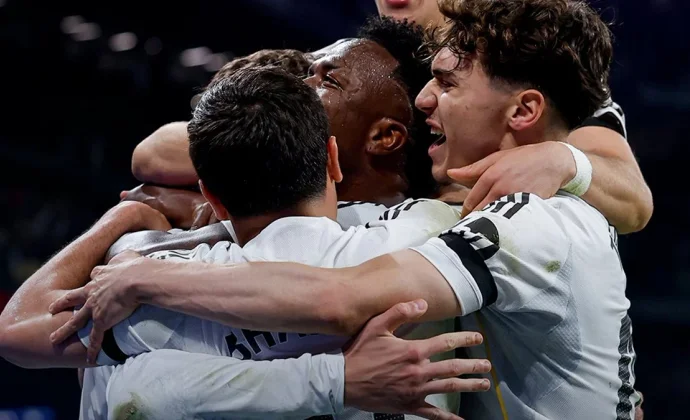 Vinicius y Valverde siguen tirando del carro de Cibeles