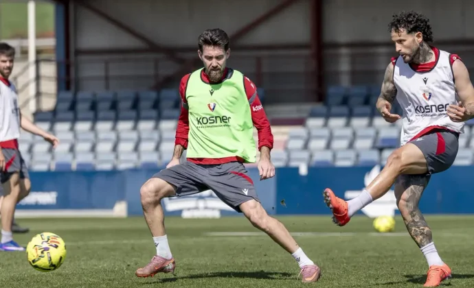 Raúl Moro gestiona las cargas en una sesión sin Budimir ni Víctor Muñoz