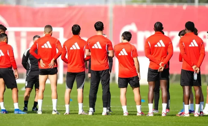 Javi Martínez dirige una sesión sin Marcao, Peque ni los internacionales