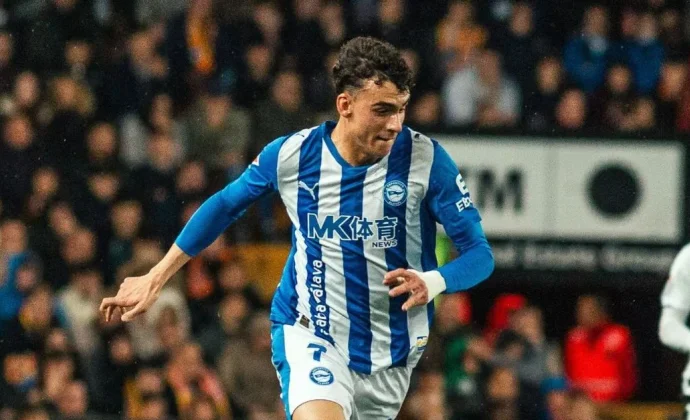 Ángel Pérez se adueña del carril derecho del Alavés