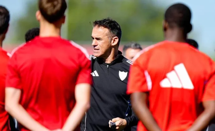 Agoumé, Kike Salas y Azpilicueta, al margen en la sesión del jueves