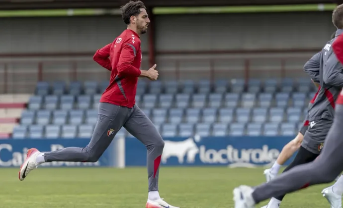 Osasuna completa la última sesión de la semana con Sergio Herrera, pero sin Raúl Moro