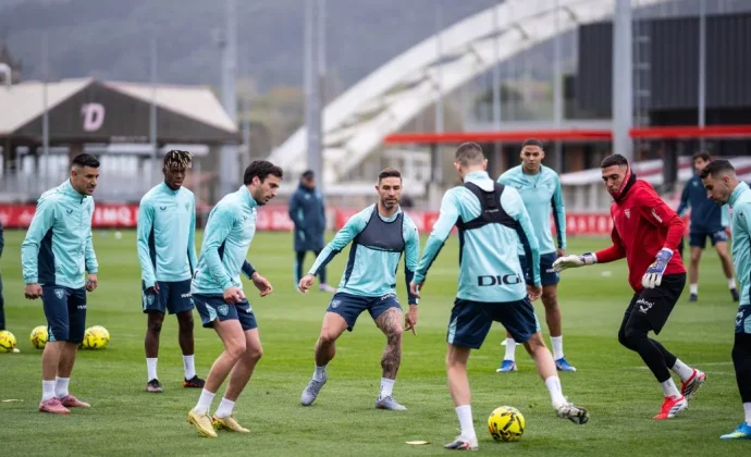 Nico Williams inicia su incorporación progresiva al grupo en Lezama