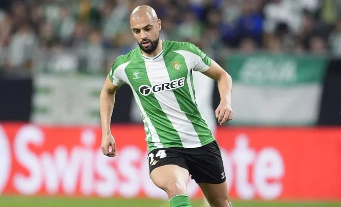 Amrabat irrumpe con fuerza y recupera su jerarquía