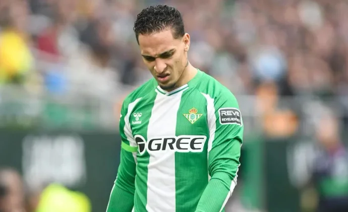 Antony cede lentamente ante la pubalgia