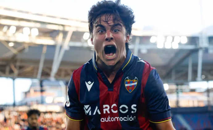 Carlos Álvarez se suma al sprint por la salvación