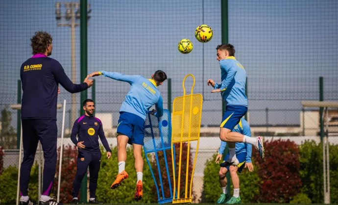 Eric García empieza la semana con el grupo. Koundé y Balde hacen algunos ejercicios