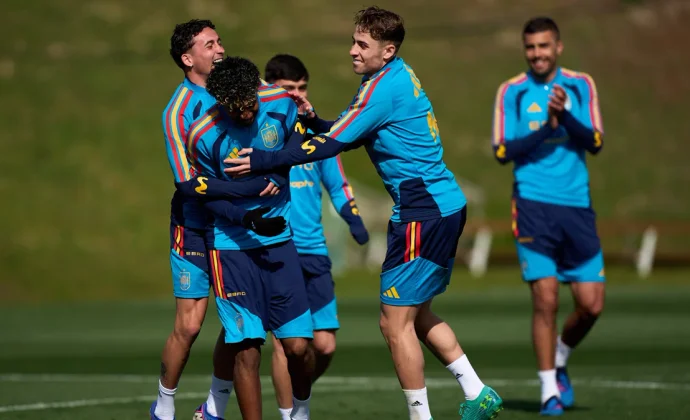 España prepara el amistoso contra Egipto con la única baja de Zubimendi