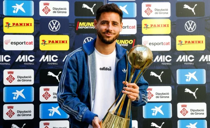 Álex Moreno se ve preparado para volver a la titularidad