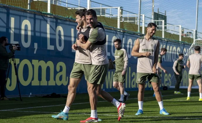 Comesaña y Ayoze empiezan la semana de trabajo con el grupo