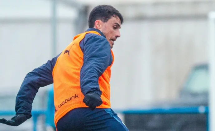 El Alavés entrena sin Benavídez ni los internacionales