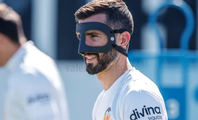 Gayà y Thierry repiten con el grupo y siguen al margen los cinco lesionados