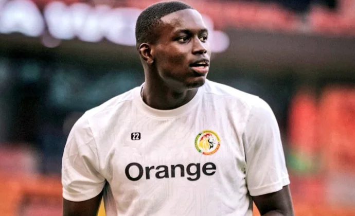 Nobel Mendy pidió el cambio por molestias con Senegal y queda pendiente de evolución