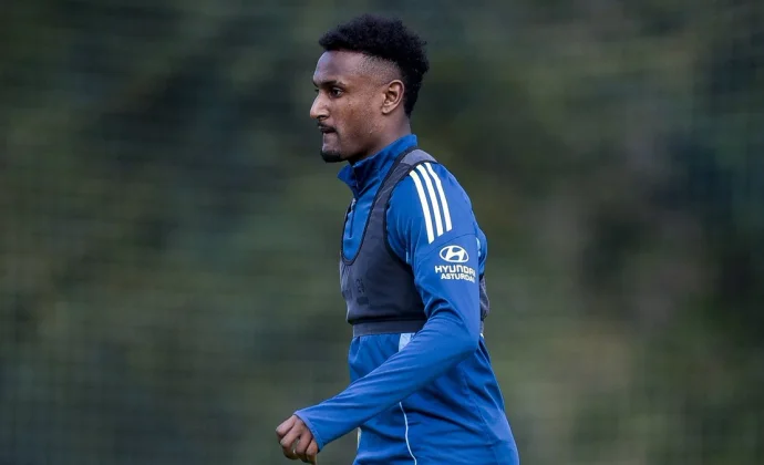 Hassan y Sibo regresan, Carmo se somete a pruebas y Costas se ausenta