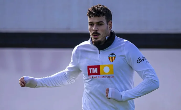 Ugrinic se prueba con el grupo en el entrenamiento de hoy