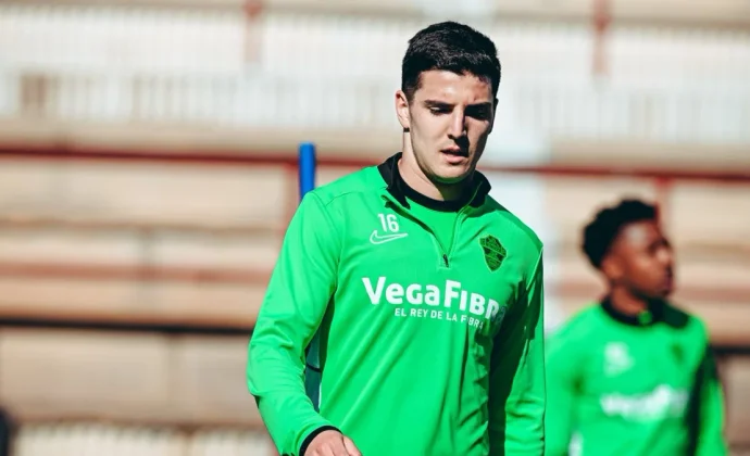 Chust, Fort, Diangana y John, bajas para visitar Vallecas