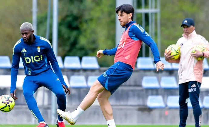 Almada recupera a los internacionales, mientras Forés y Reina gestionan las cargas