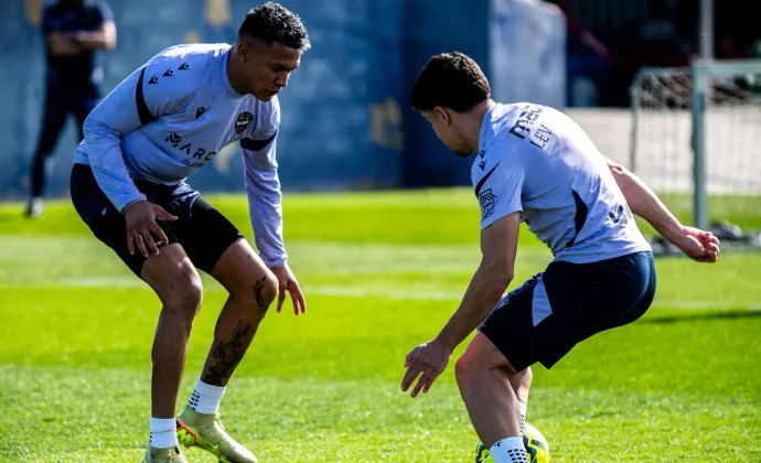 Luis Castro recupera internacionales y solo tiene dos bajas por lesión