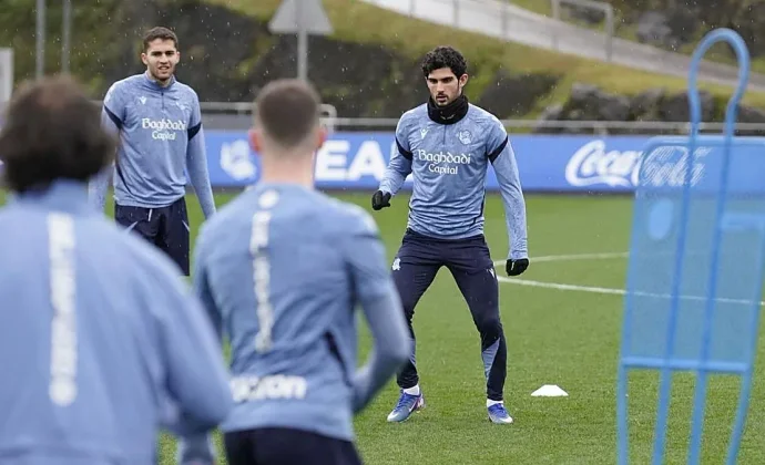 Guedes vuelve al grupo, recuperado del golpe. Caleta-Car y Sucic, de vuelta