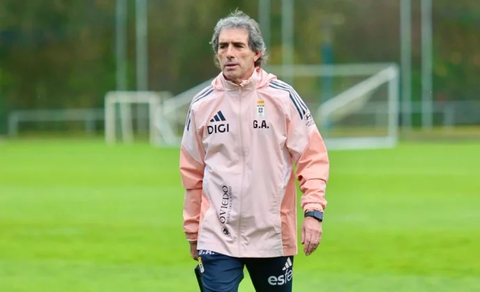 La prensa de Asturias tiene una duda en la medular para el once de Almada