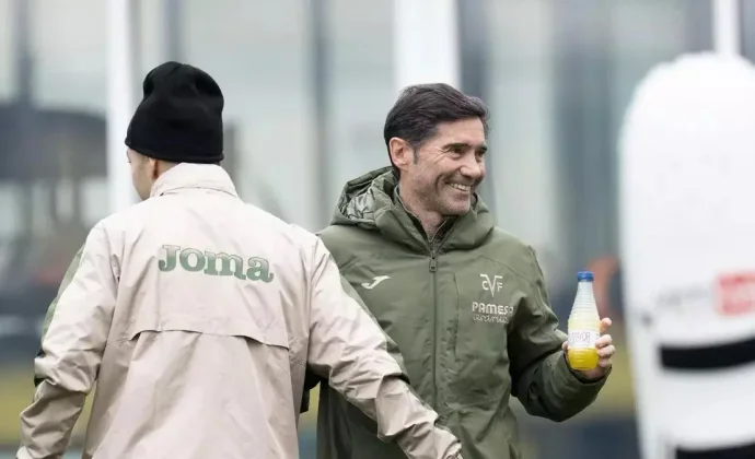 El Villarreal completa otra sesión pendiente del alta de Logan Costa