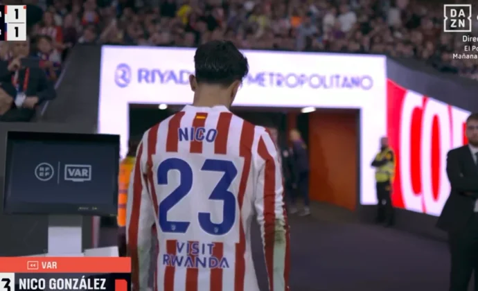 Nico González, expulsado durante el partido de este sábado contra el Barcelona