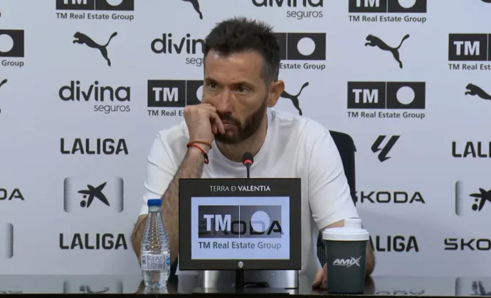 Corberán trata de explicar la involución de su equipo durante el partido