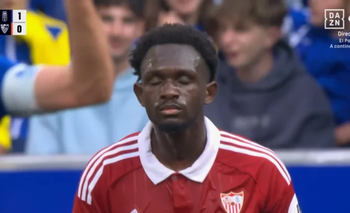 Nianzou es expulsado por roja directa en el Carlos Tartiere