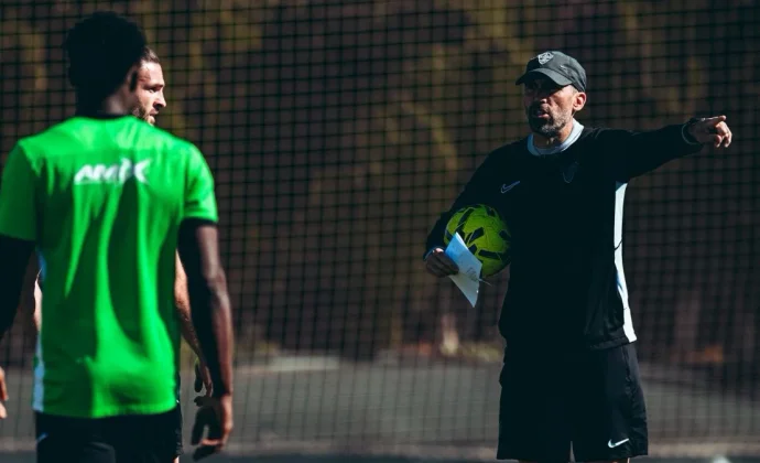 El Elche vuelve al trabajo sin Diangana, Chust, Tete Morente ni Fort