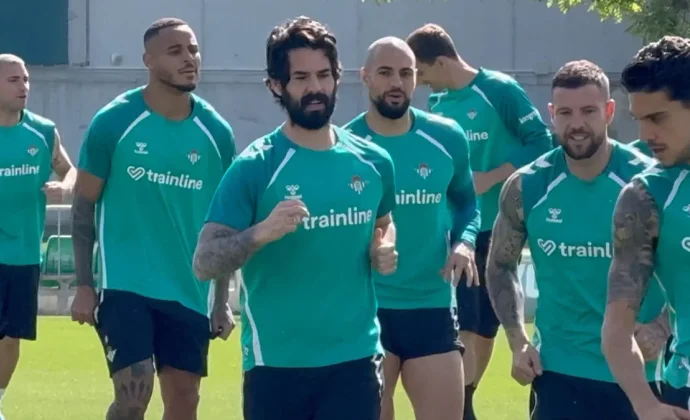 Isco vuelve al trabajo con el grupo y Bellerín se queda al margen