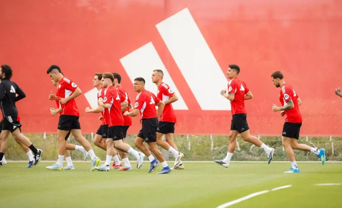 Cuidados para Azpilicueta, Vargas y Söw en la vuelta al trabajo del Sevilla