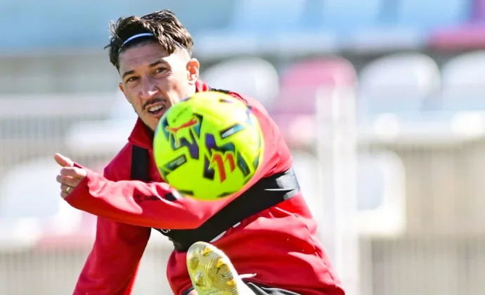 Ratiu y Valentín solo completan parte de la sesión, con Akhomach con el grupo y Fran Pérez al margen